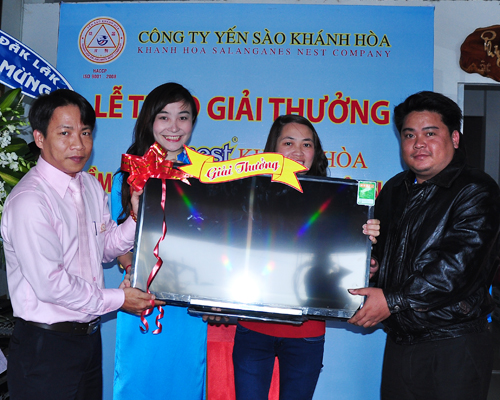 http://yensaokhanhhoa.com.vn/yensao/app/webroot/upload/images/Trao%20gia%20daklak%202.jpg